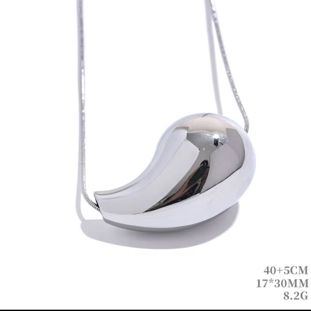 Silver Teardrop Pendant Necklace